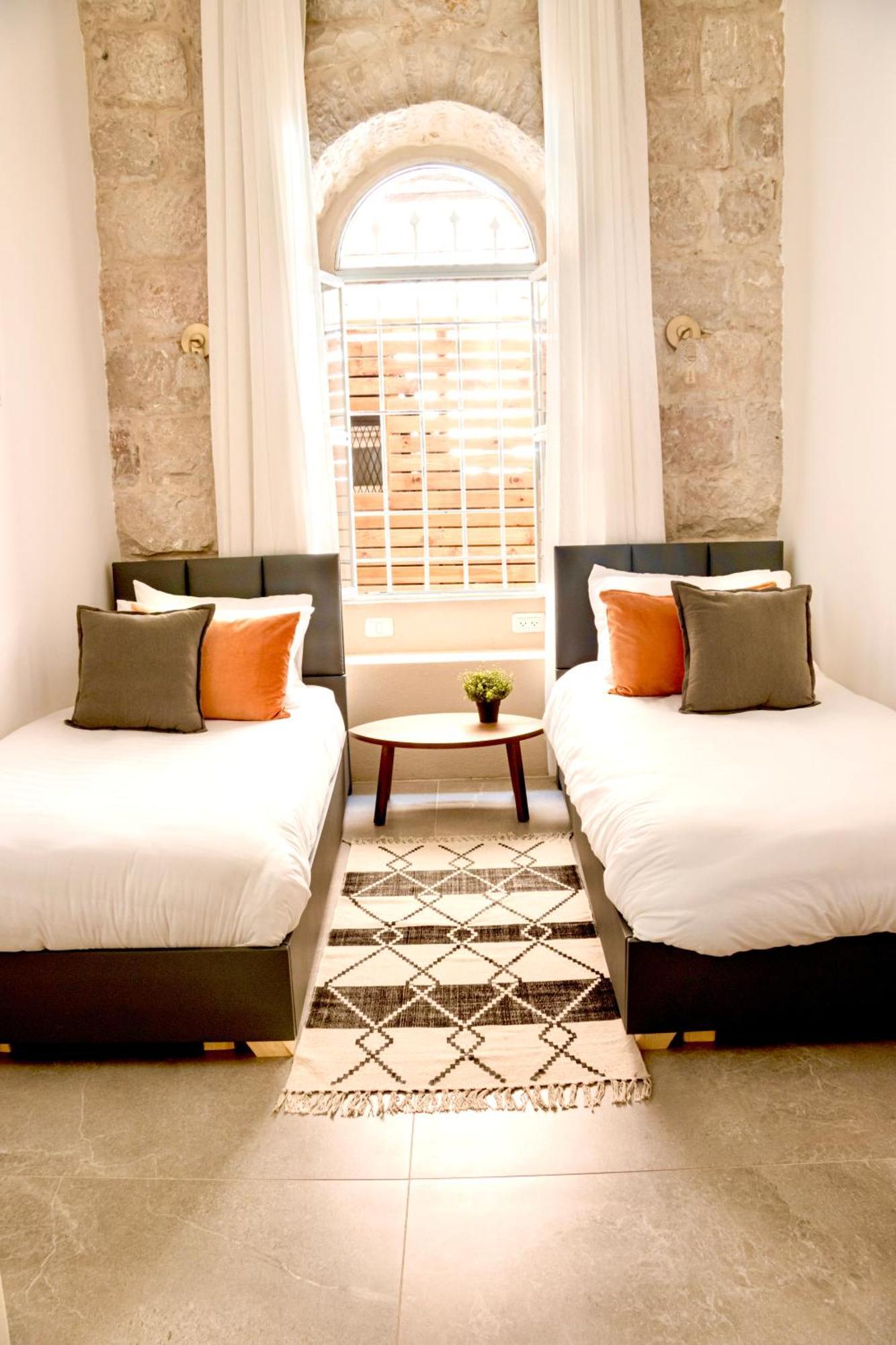Mamilla View- Suites & Apt Hotel Yerusalem Bagian luar foto