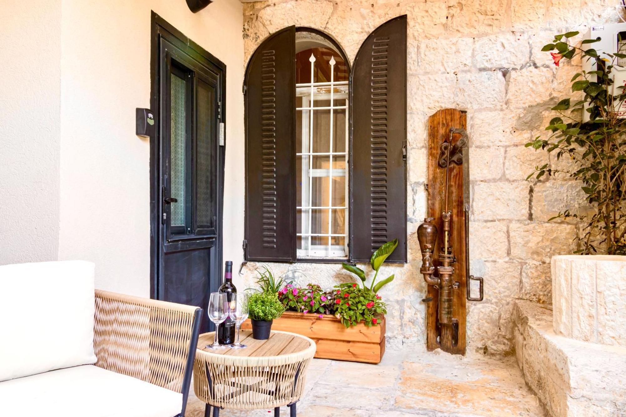 Mamilla View- Suites & Apt Hotel Yerusalem Bagian luar foto